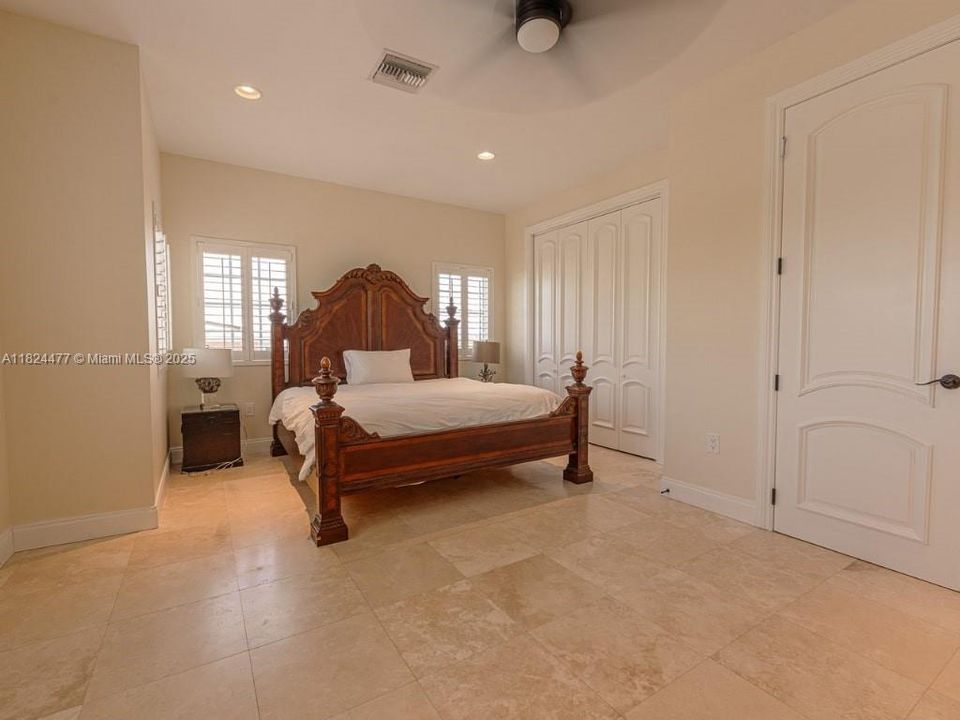 For Rent: $6,995 (4 beds, 3 baths, 3116 Square Feet)