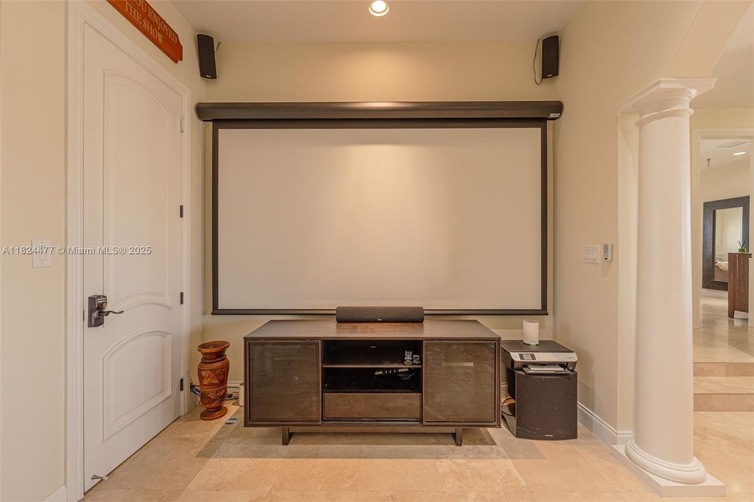 For Rent: $6,995 (4 beds, 3 baths, 3116 Square Feet)