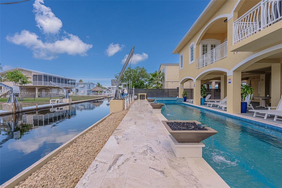 For Rent: $6,995 (4 beds, 3 baths, 3116 Square Feet)