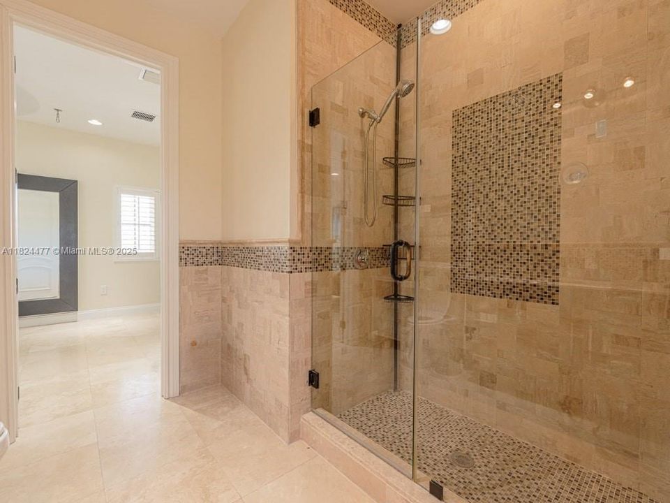 For Rent: $6,995 (4 beds, 3 baths, 3116 Square Feet)