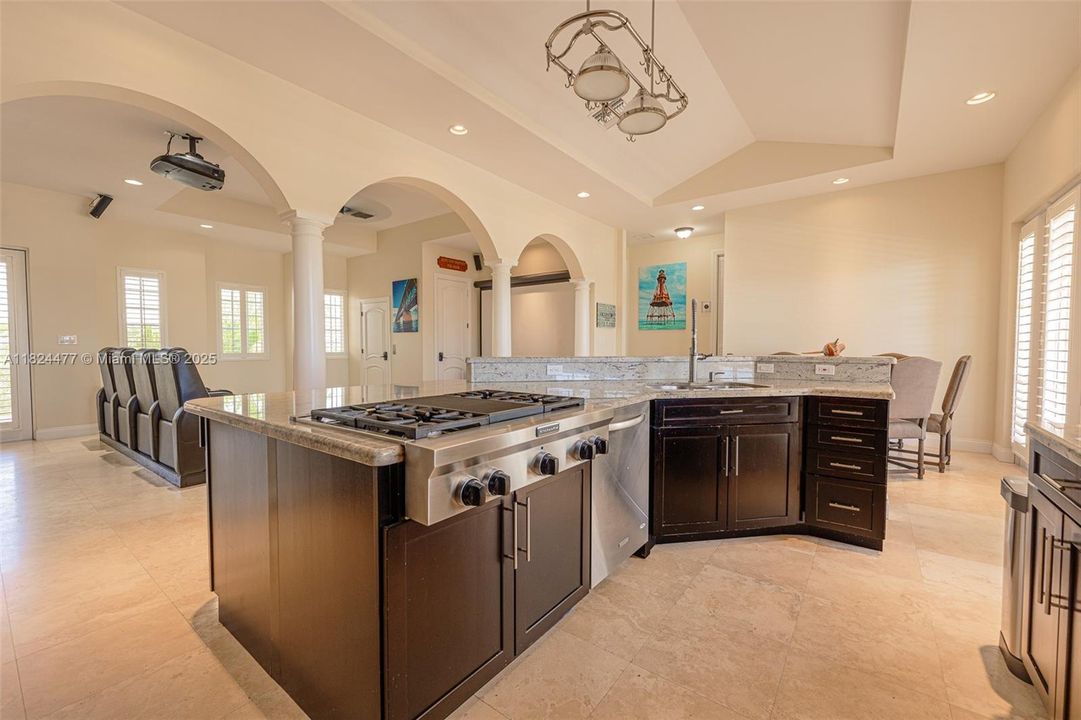 For Rent: $6,995 (4 beds, 3 baths, 3116 Square Feet)