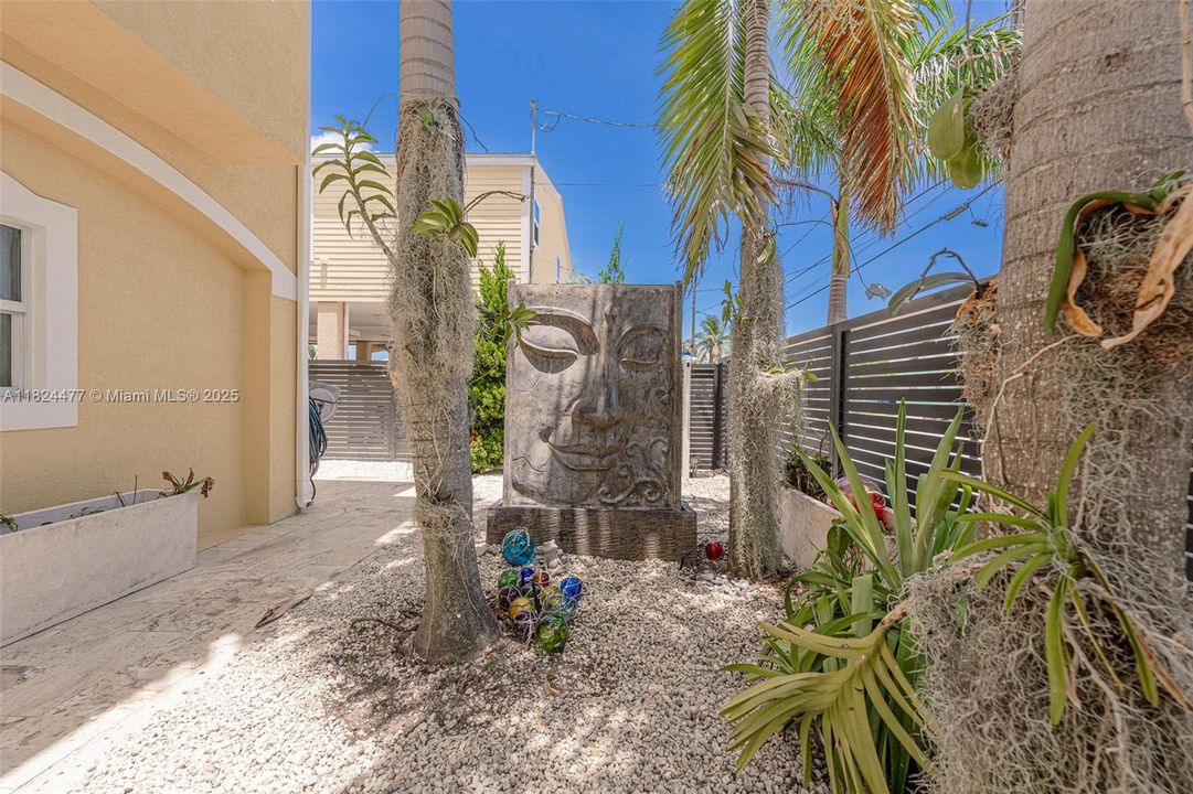 For Rent: $6,995 (4 beds, 3 baths, 3116 Square Feet)