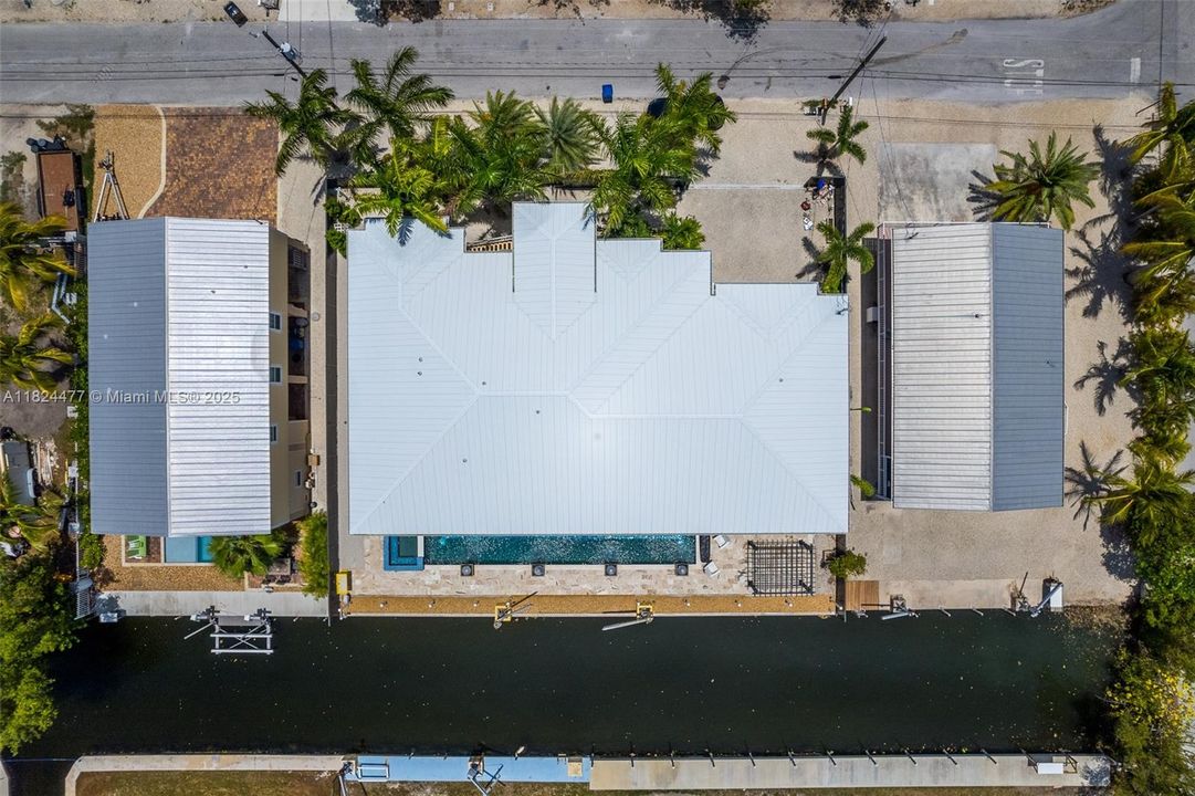 For Rent: $6,995 (4 beds, 3 baths, 3116 Square Feet)