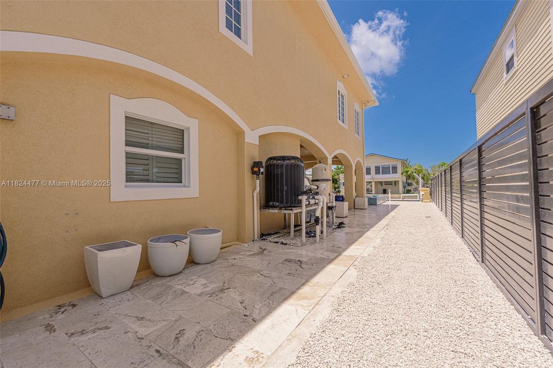 For Rent: $6,995 (4 beds, 3 baths, 3116 Square Feet)