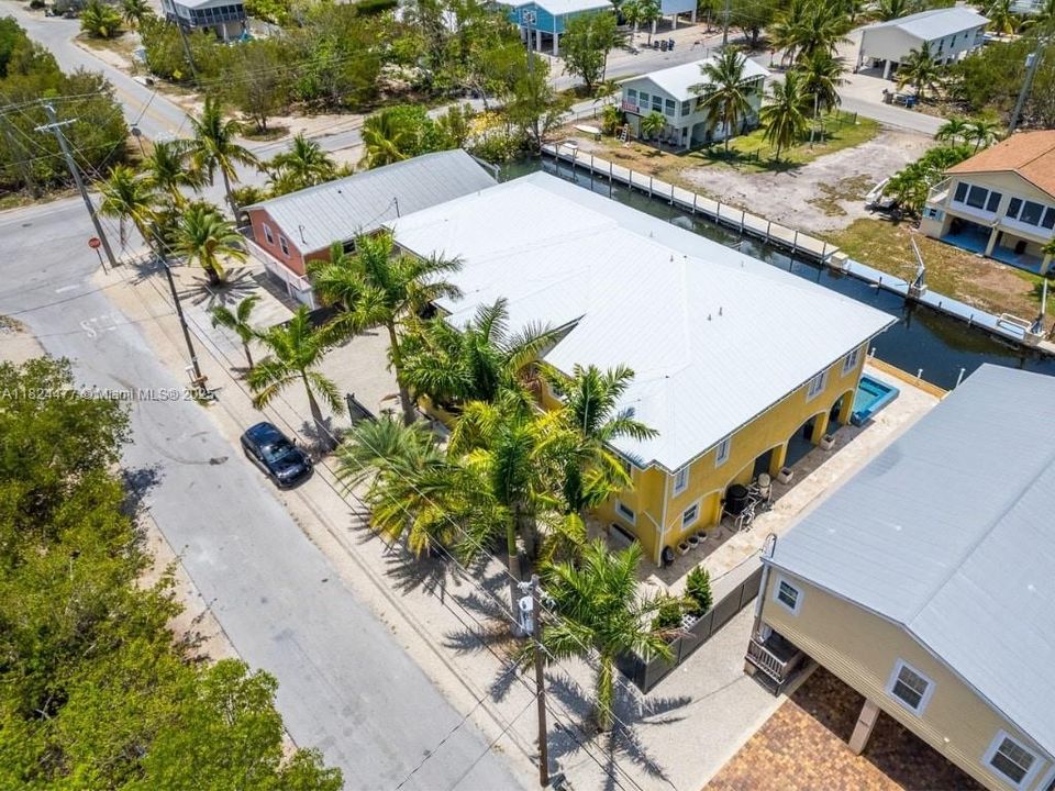 For Rent: $6,995 (4 beds, 3 baths, 3116 Square Feet)