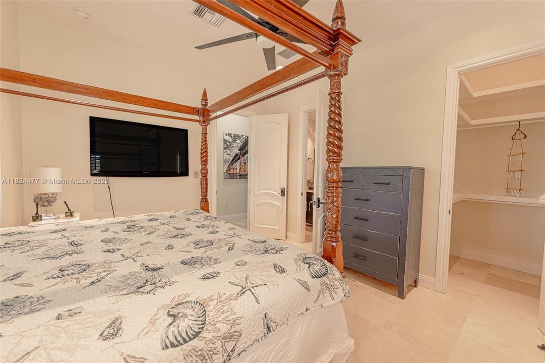 For Rent: $6,995 (4 beds, 3 baths, 3116 Square Feet)