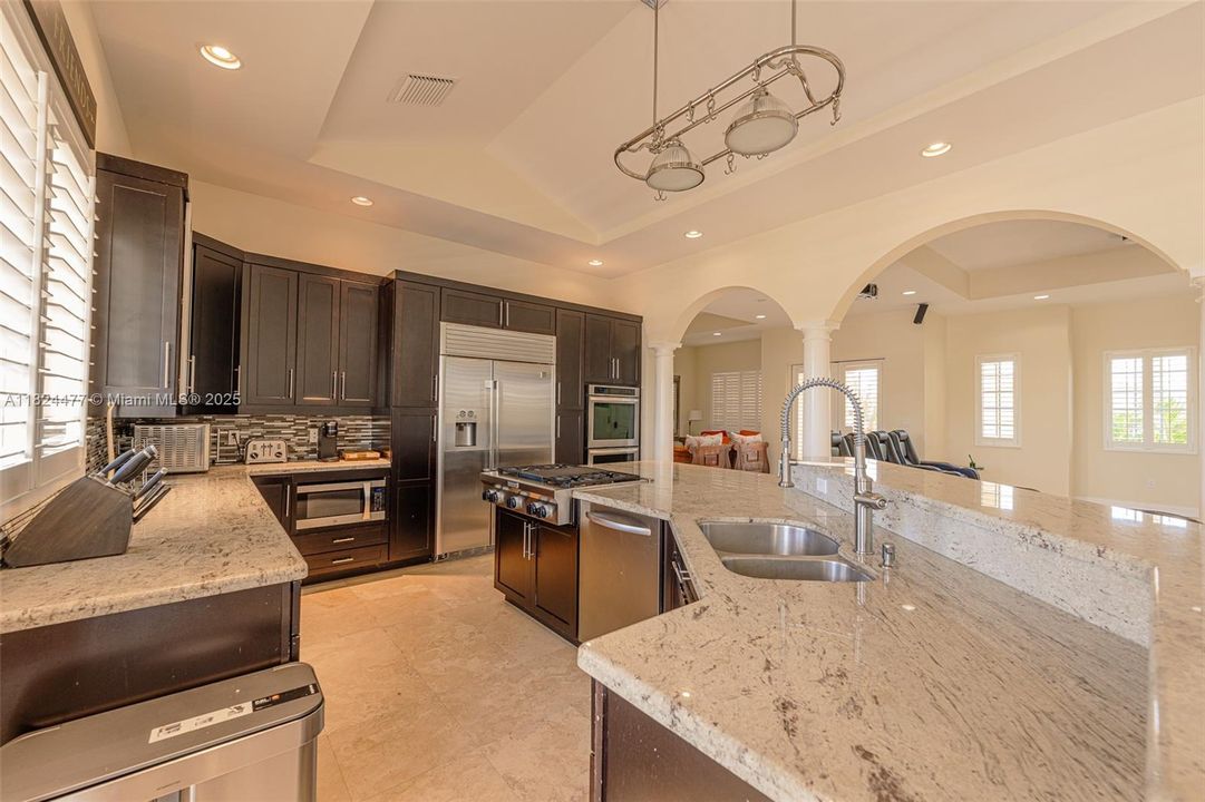 For Rent: $6,995 (4 beds, 3 baths, 3116 Square Feet)