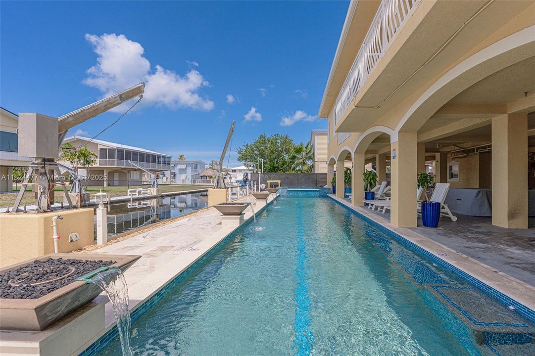 For Rent: $6,995 (4 beds, 3 baths, 3116 Square Feet)