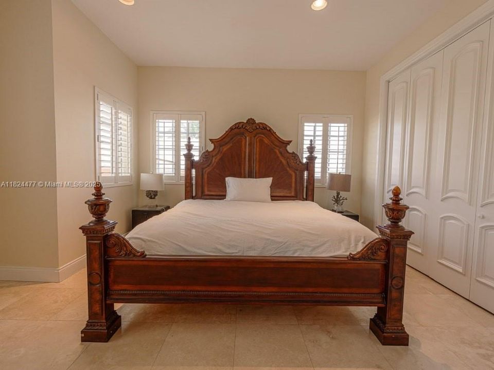 For Rent: $6,995 (4 beds, 3 baths, 3116 Square Feet)