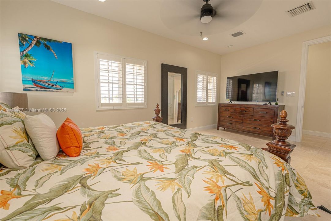 For Rent: $6,995 (4 beds, 3 baths, 3116 Square Feet)