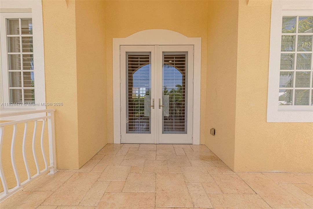 For Rent: $6,995 (4 beds, 3 baths, 3116 Square Feet)