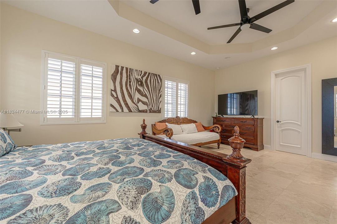 For Rent: $6,995 (4 beds, 3 baths, 3116 Square Feet)