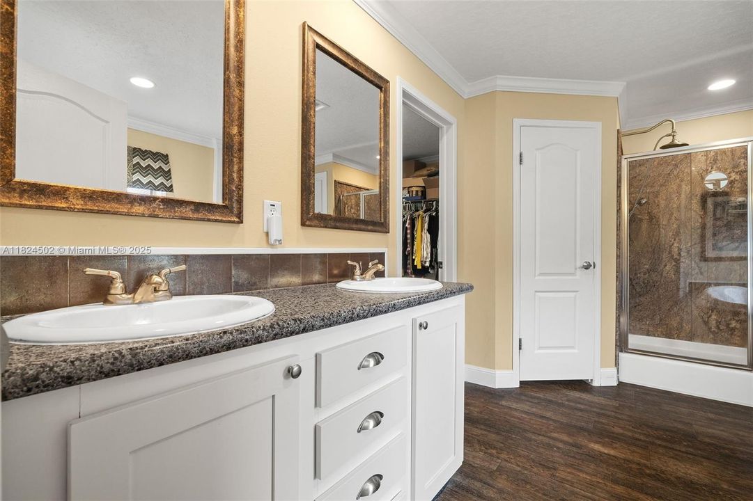 For Sale: $599,900 (4 beds, 2 baths, 2432 Square Feet)