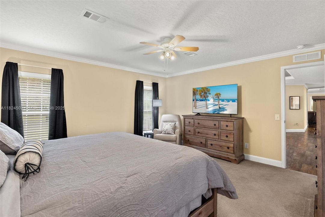 For Sale: $599,900 (4 beds, 2 baths, 2432 Square Feet)