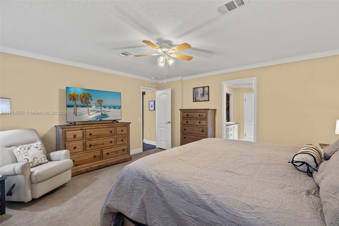 For Sale: $599,900 (4 beds, 2 baths, 2432 Square Feet)