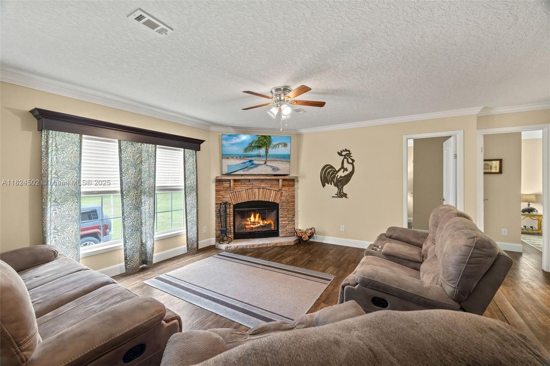 For Sale: $599,900 (4 beds, 2 baths, 2432 Square Feet)