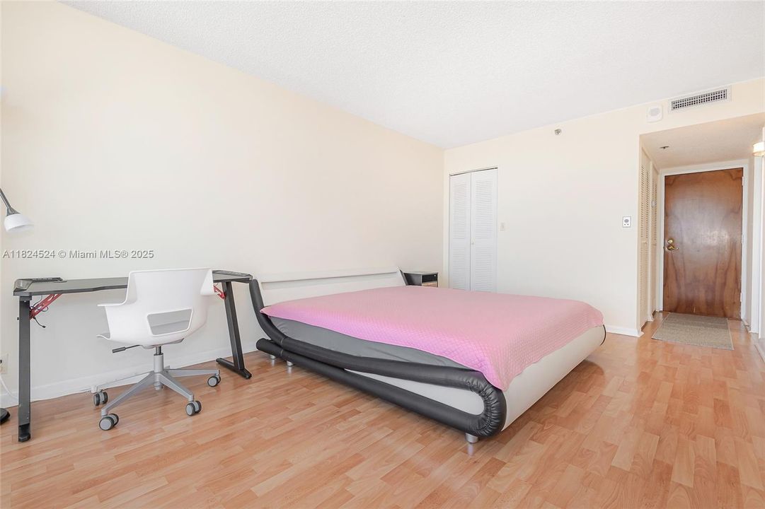 Vendido Recientemente: $389,000 (2 camas, 2 baños, 1030 Pies cuadrados)