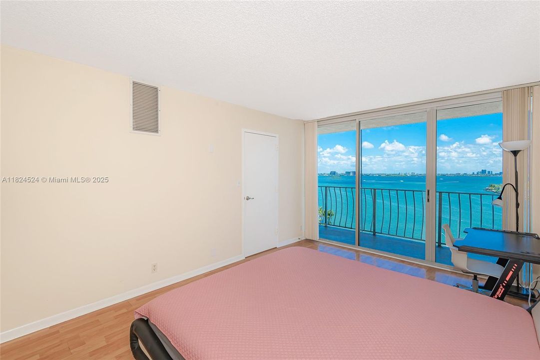 Vendido Recientemente: $389,000 (2 camas, 2 baños, 1030 Pies cuadrados)