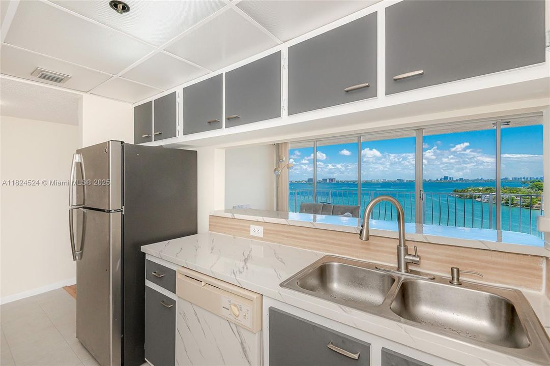 Vendido Recientemente: $389,000 (2 camas, 2 baños, 1030 Pies cuadrados)