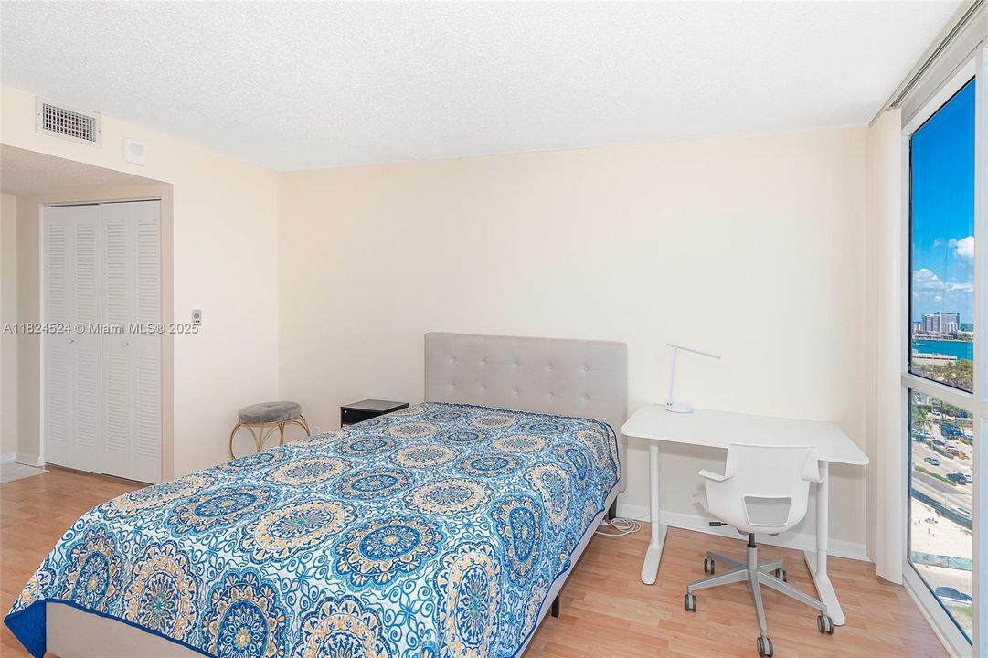 Vendido Recientemente: $389,000 (2 camas, 2 baños, 1030 Pies cuadrados)