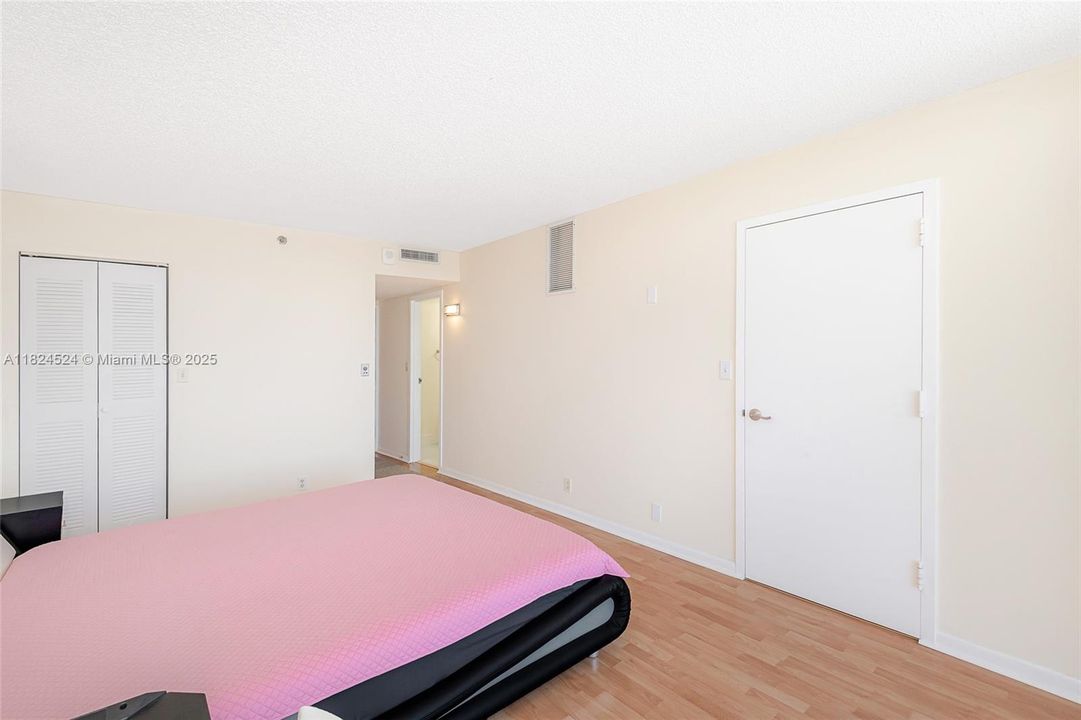 Vendido Recientemente: $389,000 (2 camas, 2 baños, 1030 Pies cuadrados)