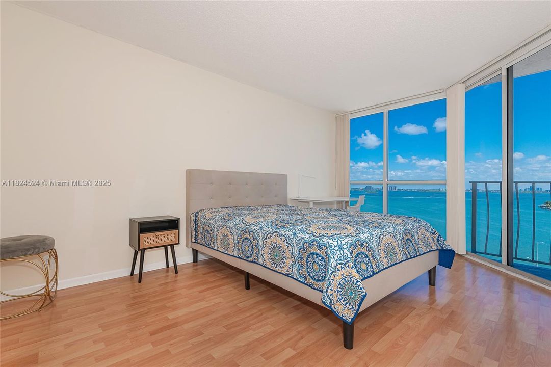 Vendido Recientemente: $389,000 (2 camas, 2 baños, 1030 Pies cuadrados)