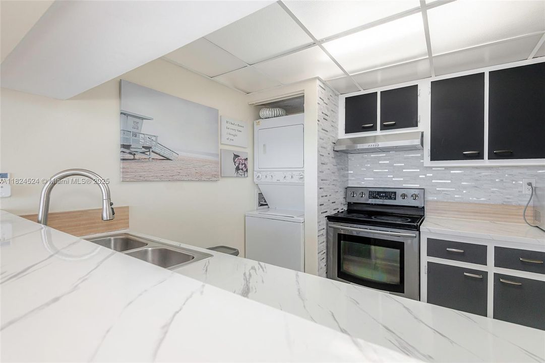 Vendido Recientemente: $389,000 (2 camas, 2 baños, 1030 Pies cuadrados)