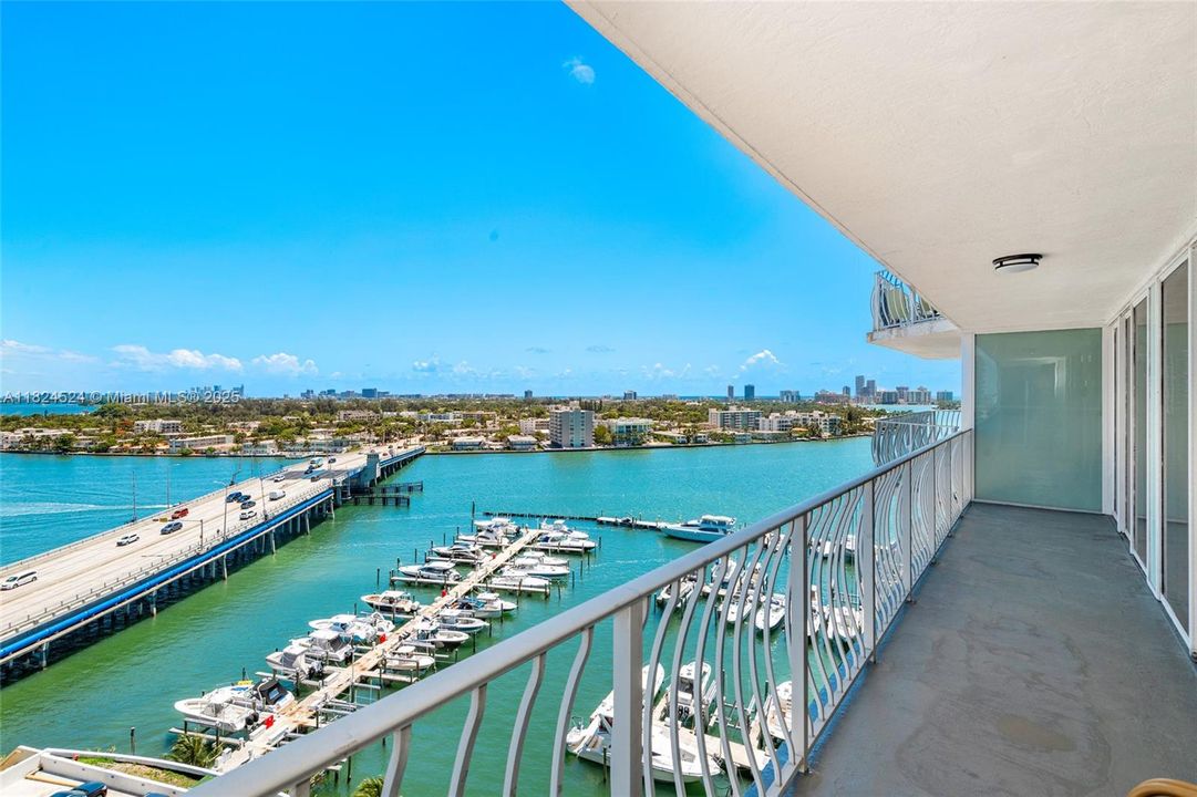 Vendido Recientemente: $389,000 (2 camas, 2 baños, 1030 Pies cuadrados)