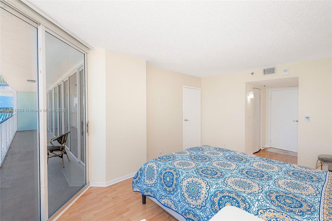 Vendido Recientemente: $389,000 (2 camas, 2 baños, 1030 Pies cuadrados)