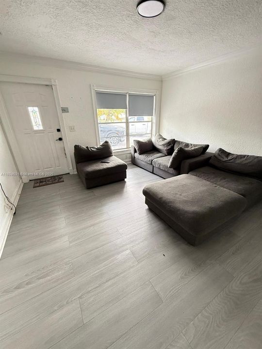 En Venta: $524,900 (3 camas, 2 baños, 1295 Pies cuadrados)