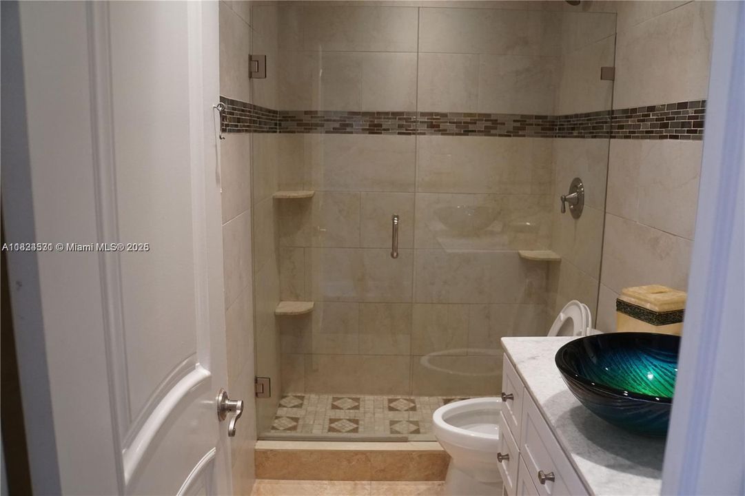 En Venta: $524,900 (3 camas, 2 baños, 1295 Pies cuadrados)