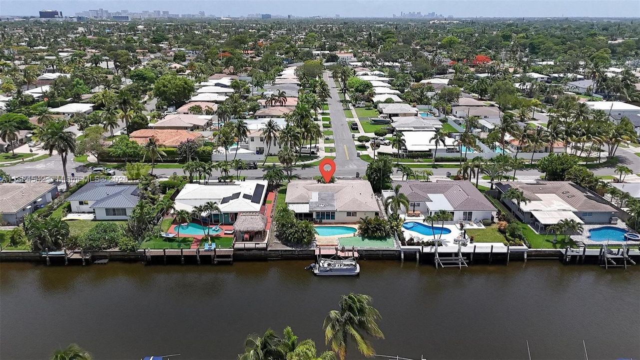 合同活跃: $1,050,000 (3 贝兹, 2 浴室, 1892 平方英尺)