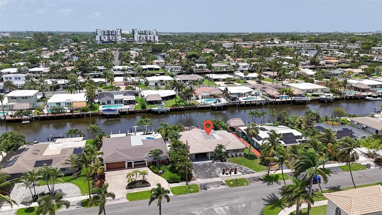 合同活跃: $1,050,000 (3 贝兹, 2 浴室, 1892 平方英尺)