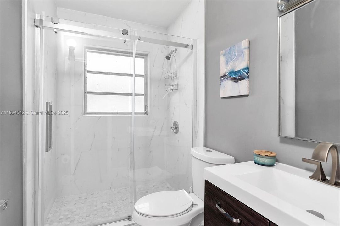 合同活跃: $1,050,000 (3 贝兹, 2 浴室, 1892 平方英尺)