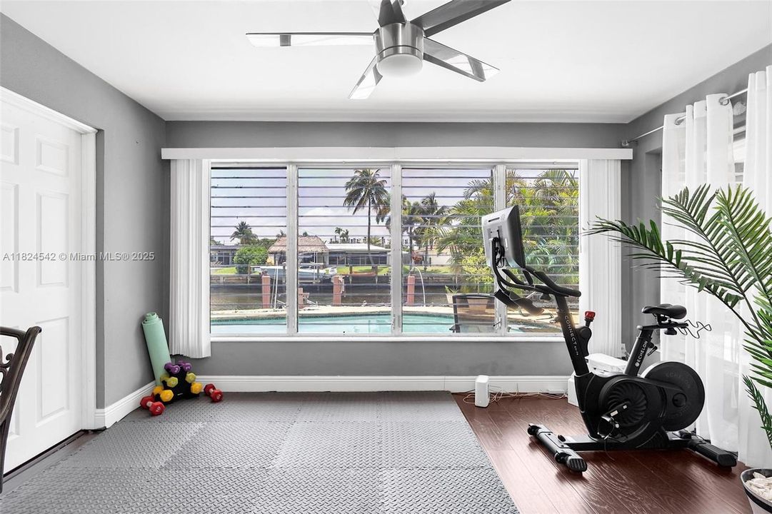 合同活跃: $1,050,000 (3 贝兹, 2 浴室, 1892 平方英尺)