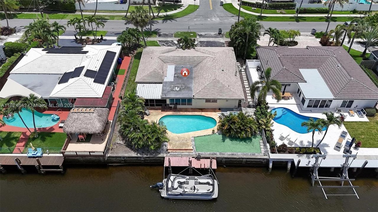 合同活跃: $1,050,000 (3 贝兹, 2 浴室, 1892 平方英尺)