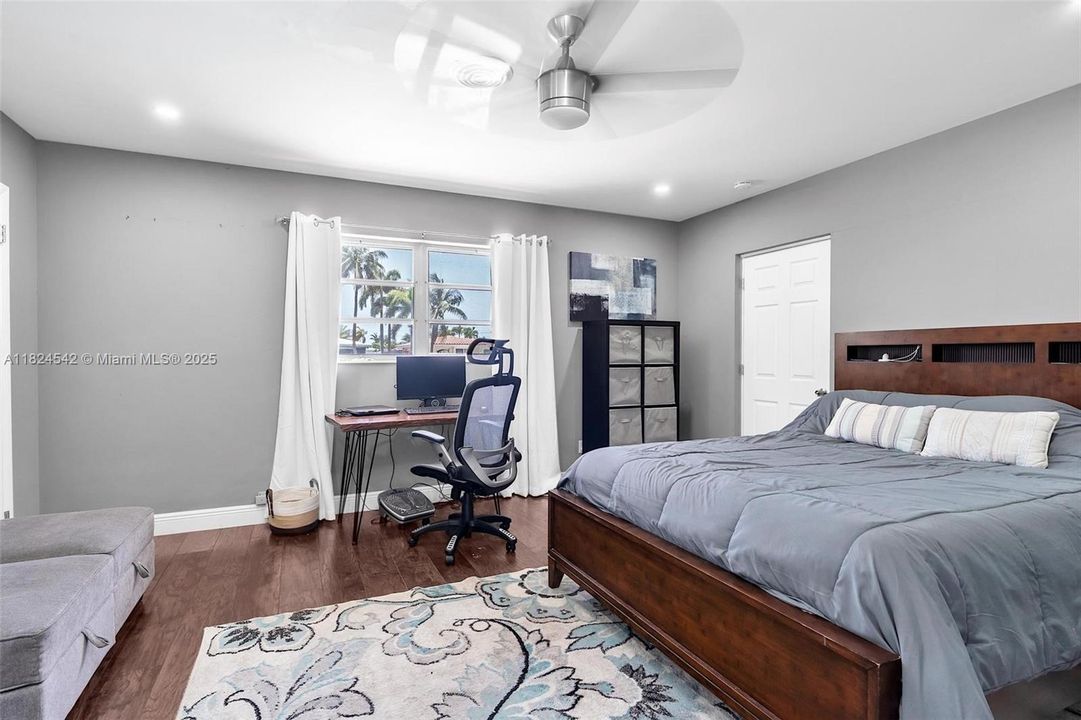 合同活跃: $1,050,000 (3 贝兹, 2 浴室, 1892 平方英尺)