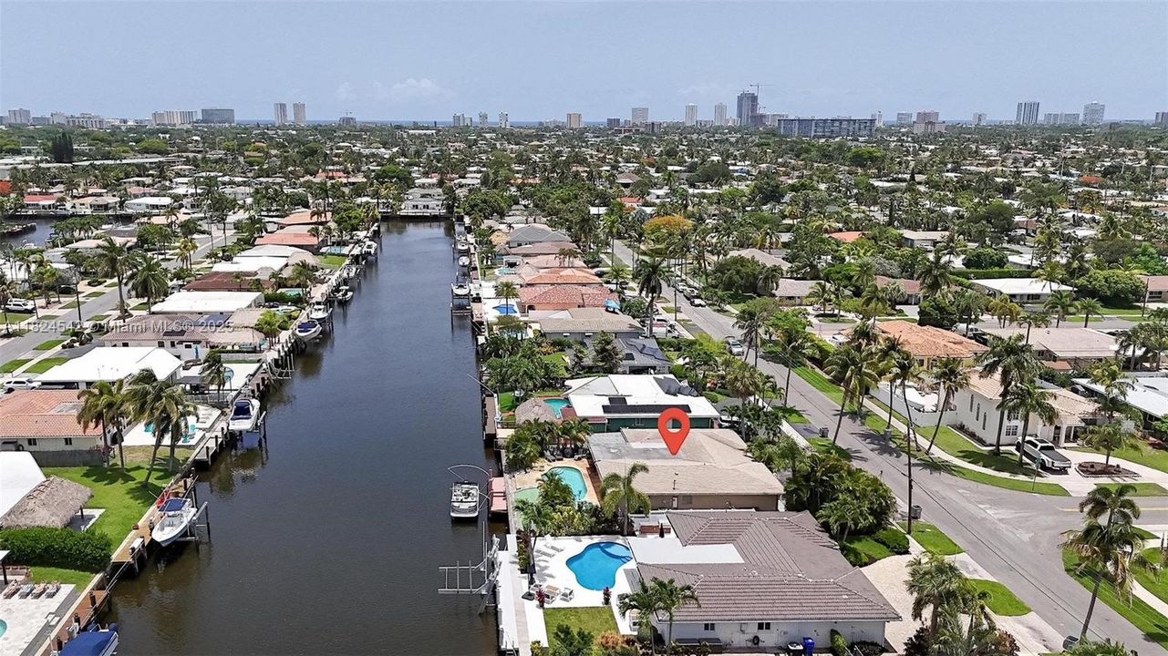 合同活跃: $1,050,000 (3 贝兹, 2 浴室, 1892 平方英尺)