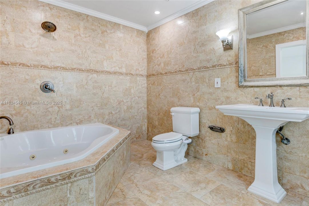 Recently Sold: $1,199,900 (4 beds, 2 baths, 2043 Square Feet)