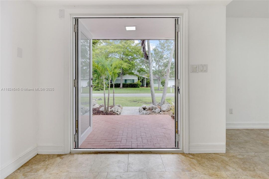 Recently Sold: $1,199,900 (4 beds, 2 baths, 2043 Square Feet)