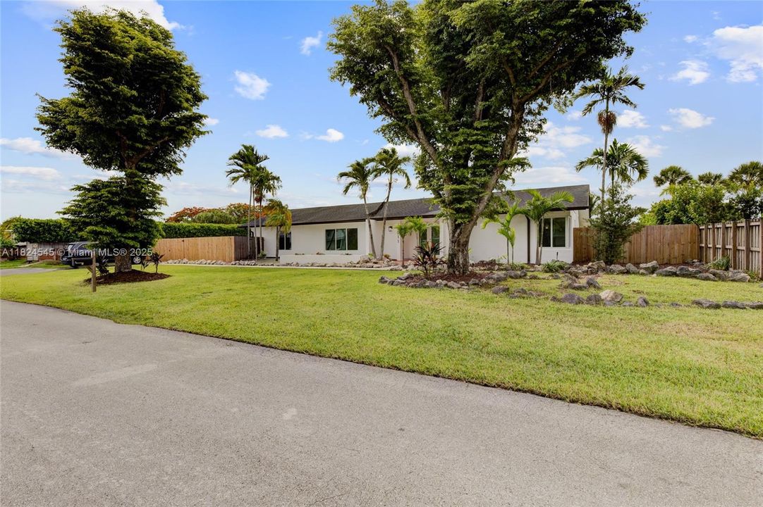 Recently Sold: $1,199,900 (4 beds, 2 baths, 2043 Square Feet)