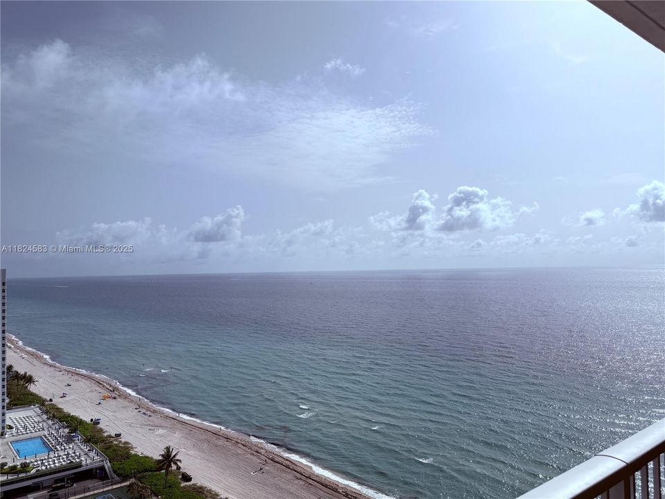 For Sale: $675,000 (2 beds, 2 baths, 1240 Square Feet)