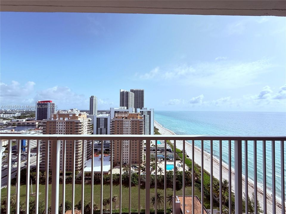 For Sale: $675,000 (2 beds, 2 baths, 1240 Square Feet)