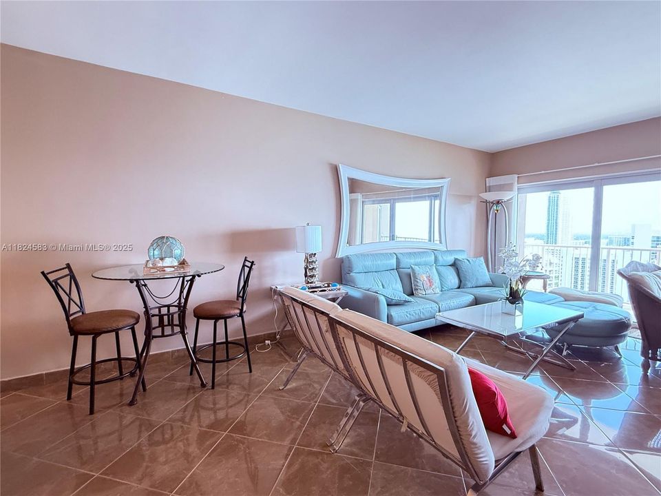 For Sale: $675,000 (2 beds, 2 baths, 1240 Square Feet)