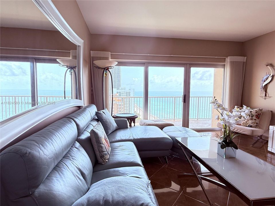 For Sale: $675,000 (2 beds, 2 baths, 1240 Square Feet)