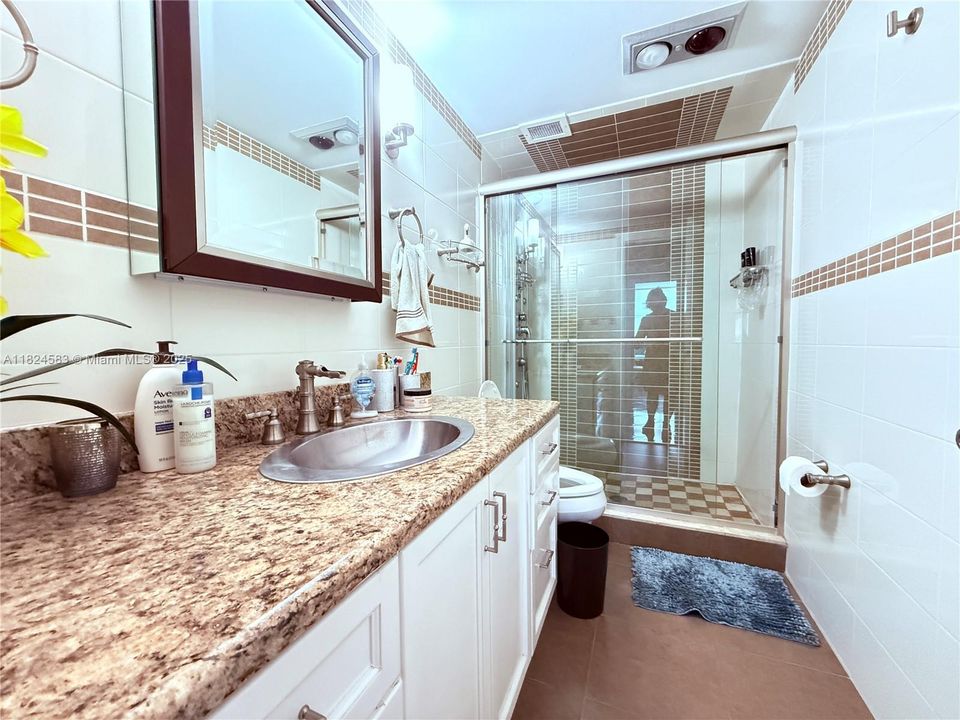 For Sale: $675,000 (2 beds, 2 baths, 1240 Square Feet)