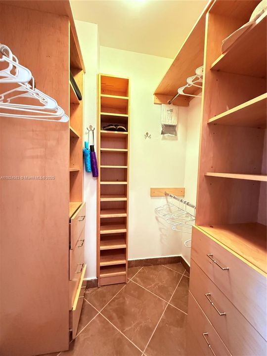 For Sale: $675,000 (2 beds, 2 baths, 1240 Square Feet)