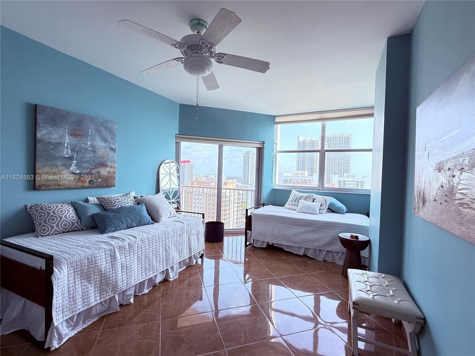 For Sale: $675,000 (2 beds, 2 baths, 1240 Square Feet)