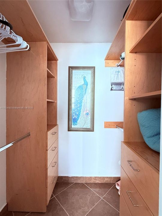 For Sale: $675,000 (2 beds, 2 baths, 1240 Square Feet)