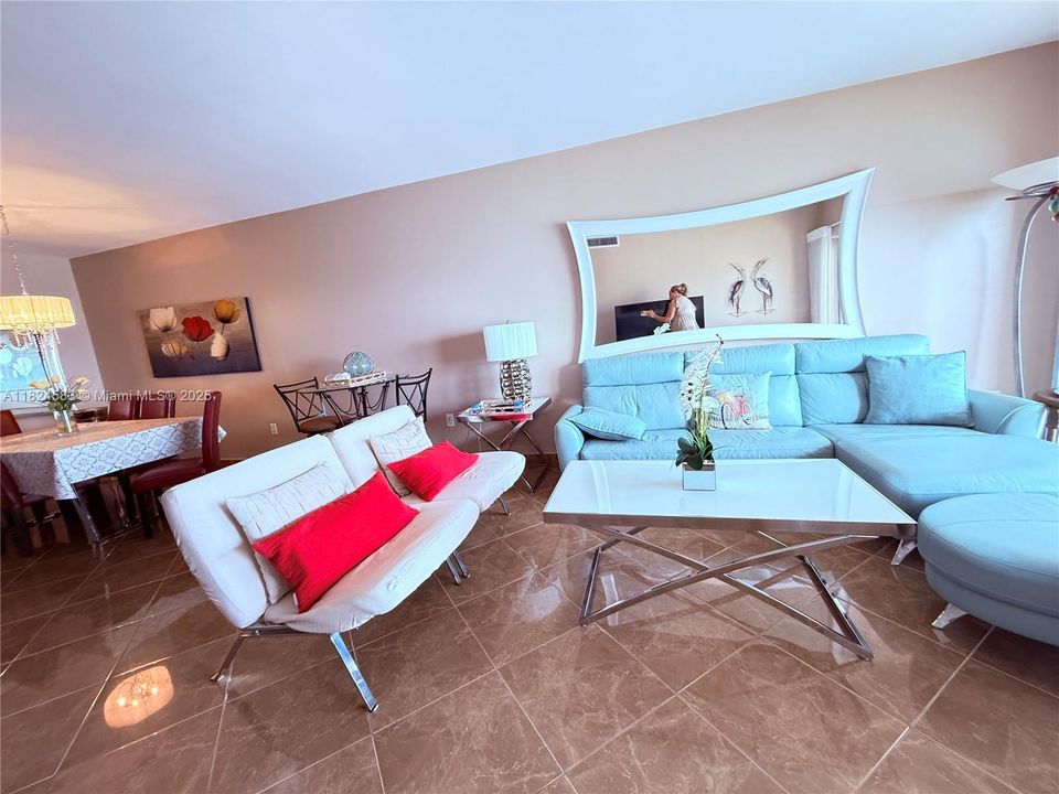 For Sale: $675,000 (2 beds, 2 baths, 1240 Square Feet)